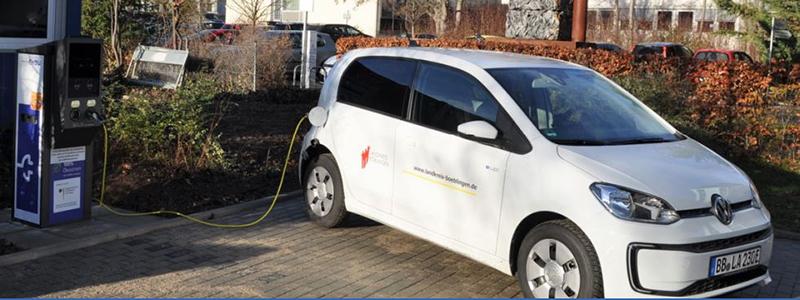 Auto an Ladestation Auto an Ladestation